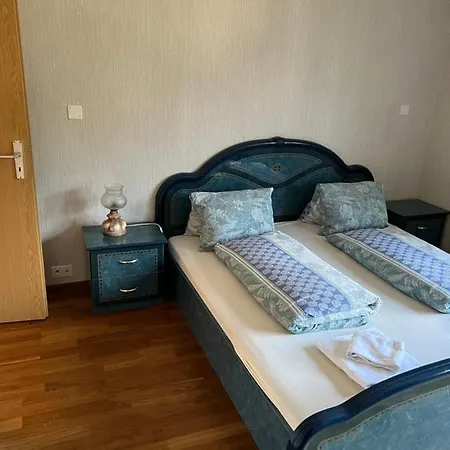 Savoy 26