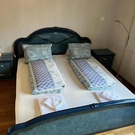 Savoy 26